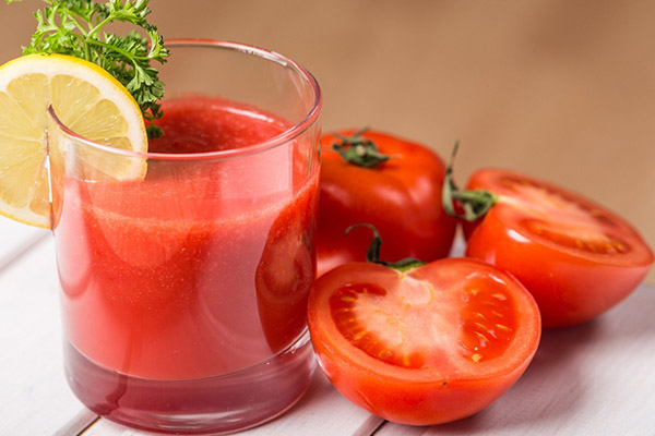 uống nước ép cà chua lúc nào là tốt nhất