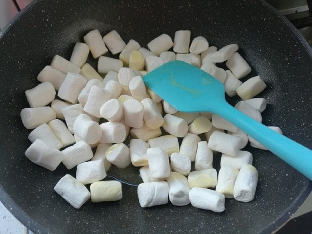 Cách làm kẹo Nougat đun kẹo