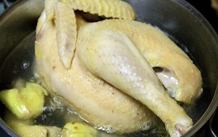 Cách nấu cơm gà Hội An - Luộc gà