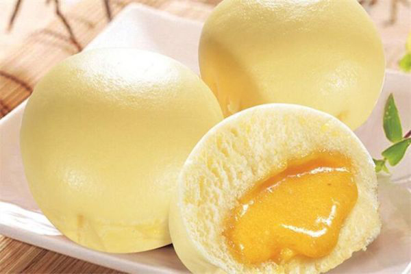 cách làm bánh bao bằng bột mì nhân kim sa trứng muối 